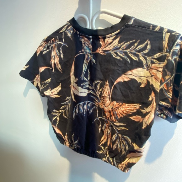 Loose crop top with florals pattern - Picture 2 of 3